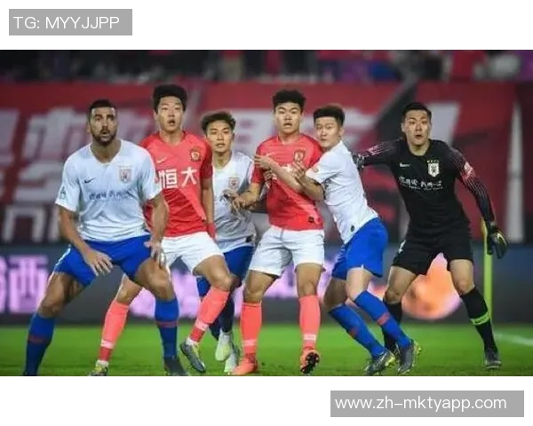 恒大与大连的巅峰对决谁能在这场比赛中笑到最后