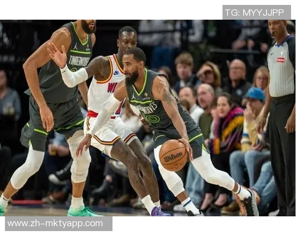 森林狼与热火激战正酣NBA赛场上演精彩对决引发球迷热议